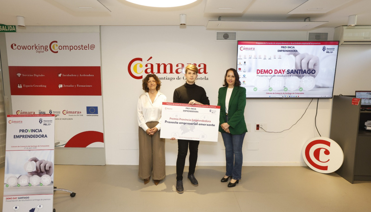 El boirense con su premio