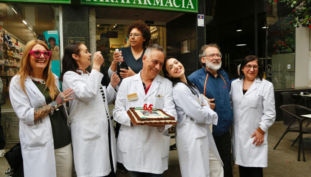 Ángel con algunos de los compañeros con los que ha compartido trabajo