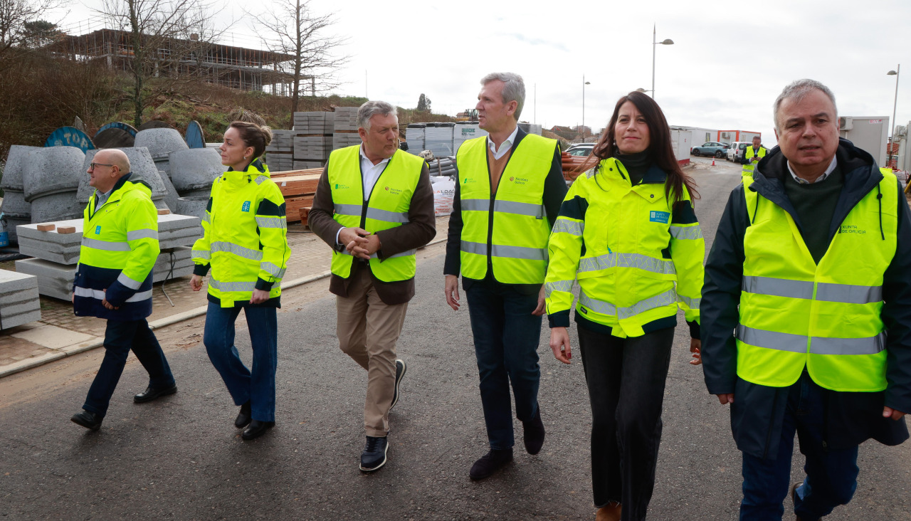 Visita institucional a los terrenos de Noalla destinados a vivienda pública
