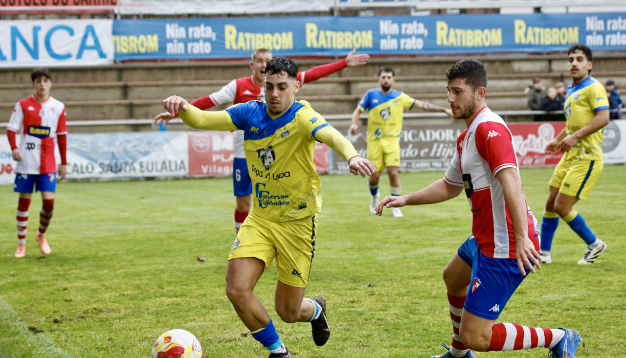 Arosa y Cambados empataron en el partido de la primera vuelta en A Lomba, un resultado que no les sirve a ninguno esta tarde en Burgáns