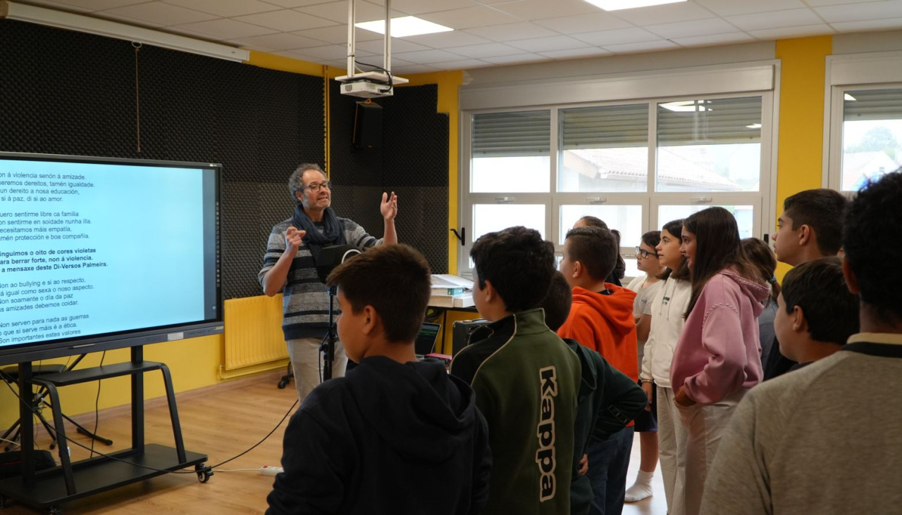 El músico Fernando Pérez estuvo trabajando esta semana con el alumnado del colegio plurilingüe de Palmeira