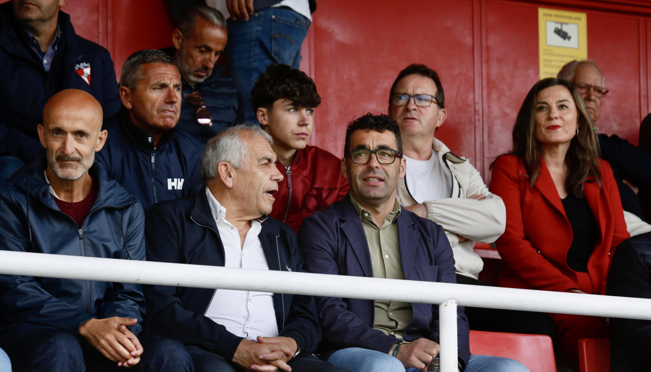 El presidente de la Diputación Luis López, en el palco junto a Manolo Abalo y Álvaro Carou
