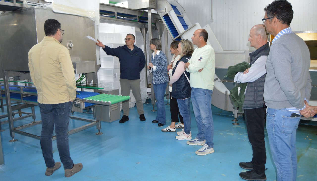 Ángeles Vázquez Suárez, junto a responsables de las empresa beneficiarias de las ayudas, tuvo oportunidad de conocer los nuevos equipamientos