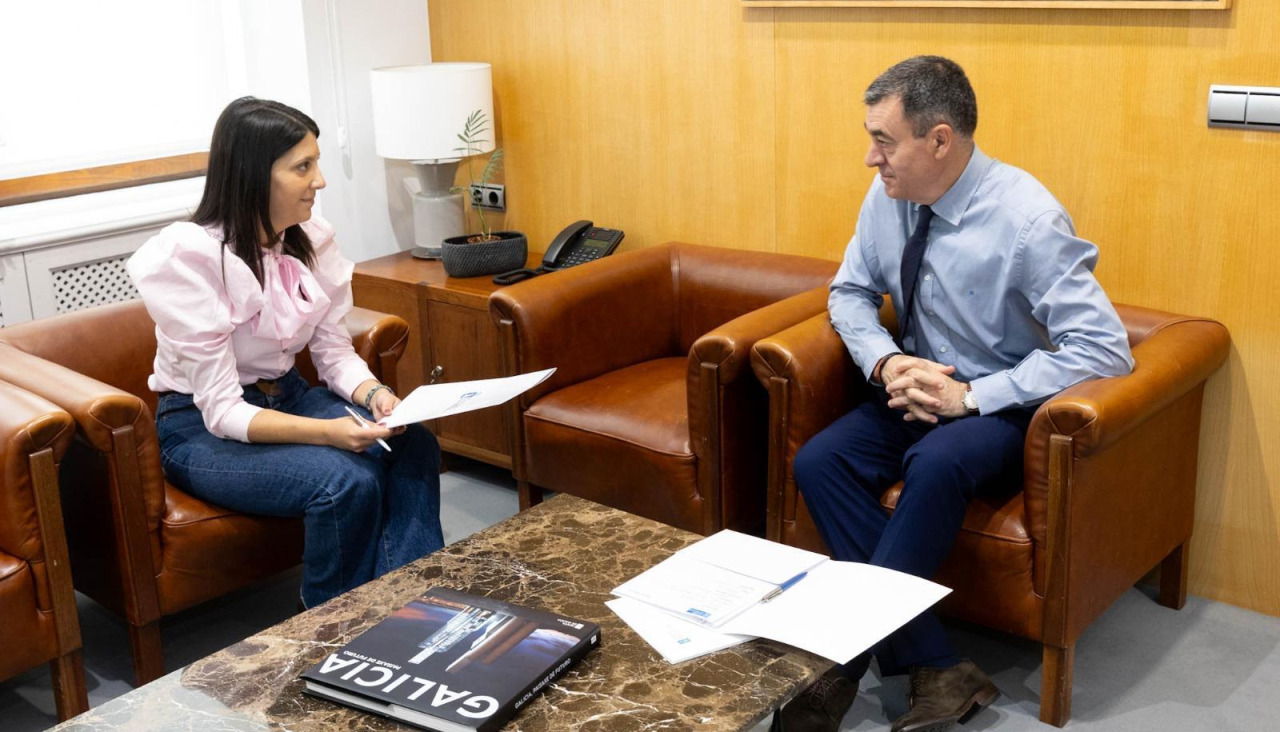 conselleiro educacion y alcaldesa ribeira