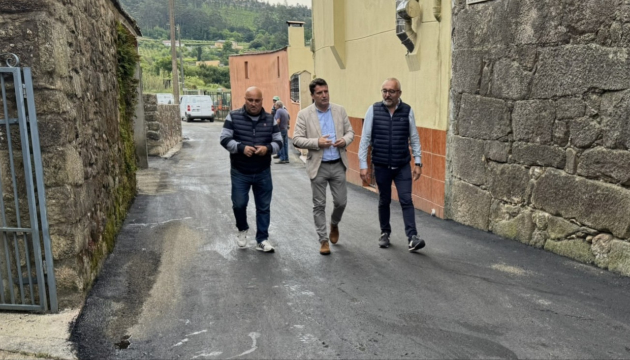 El alcalde, José Ramón Romero, y el edil de Medio Rural, Francisco Bermúdez, visitaron visitaron el lugar para conocer el resultado final de las obras