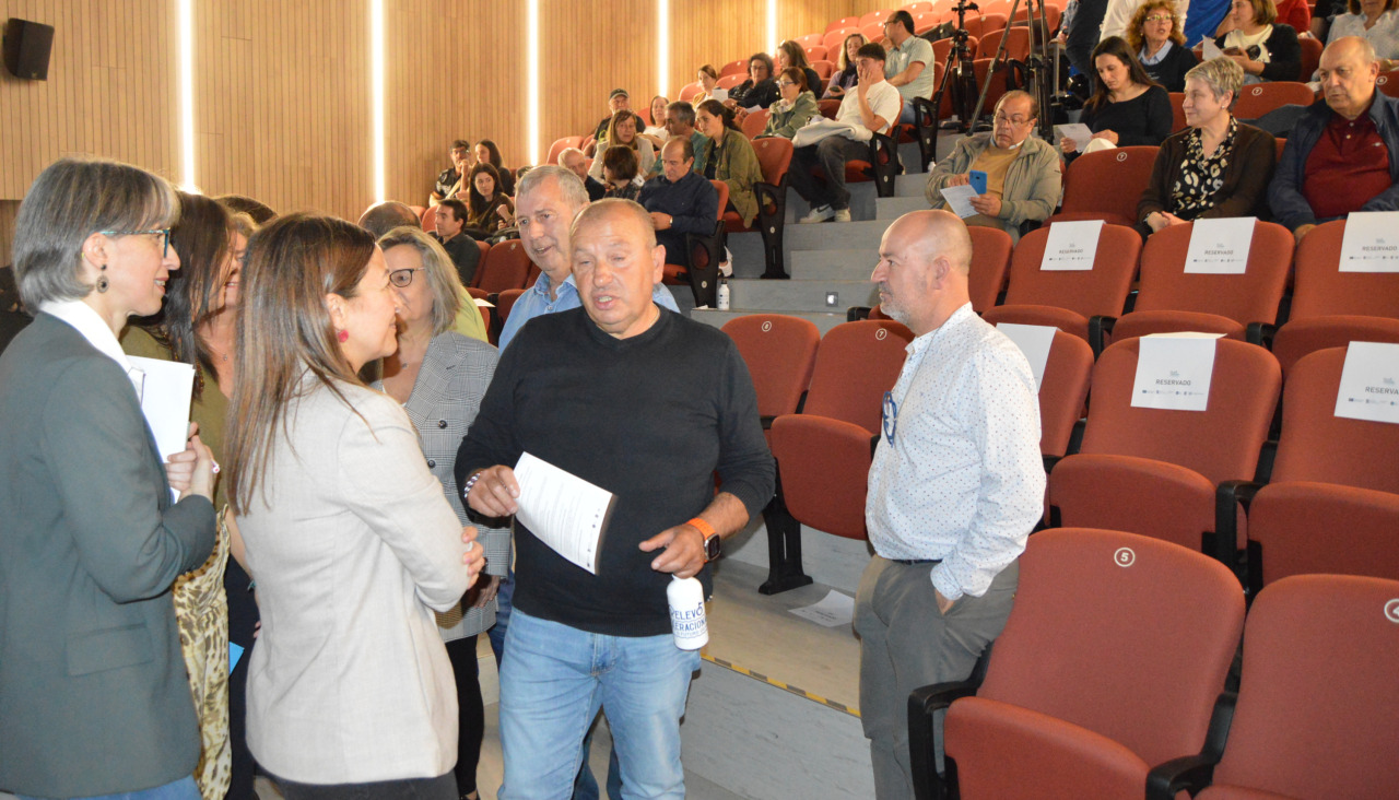 La conselleira do Mar presidió la joranda sobre relevo generacional que se desarrolló en la Escola Oficial Náutico-Pesqueira de Ribeira