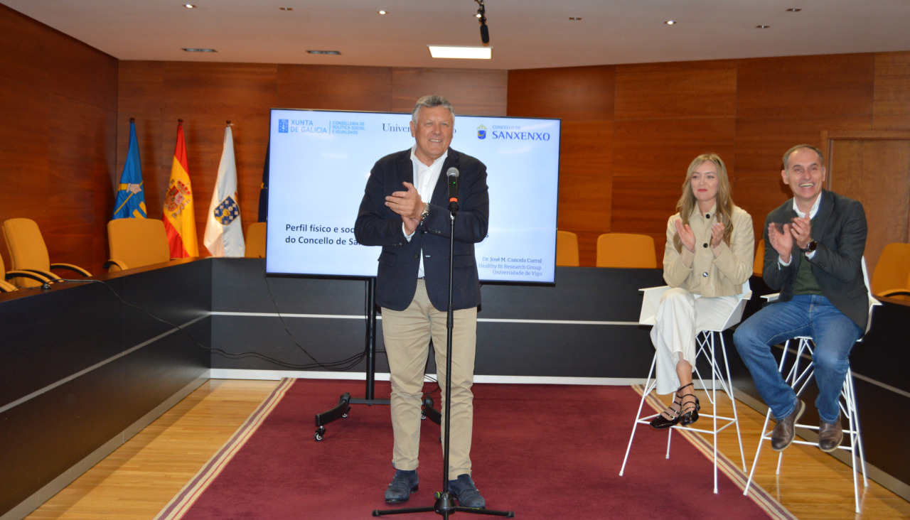 Telmo Martín, la Conselleira de Política Social, Fabiola García y el Dr. José Cancela, en la presentación del estudio sobre las personas mayores