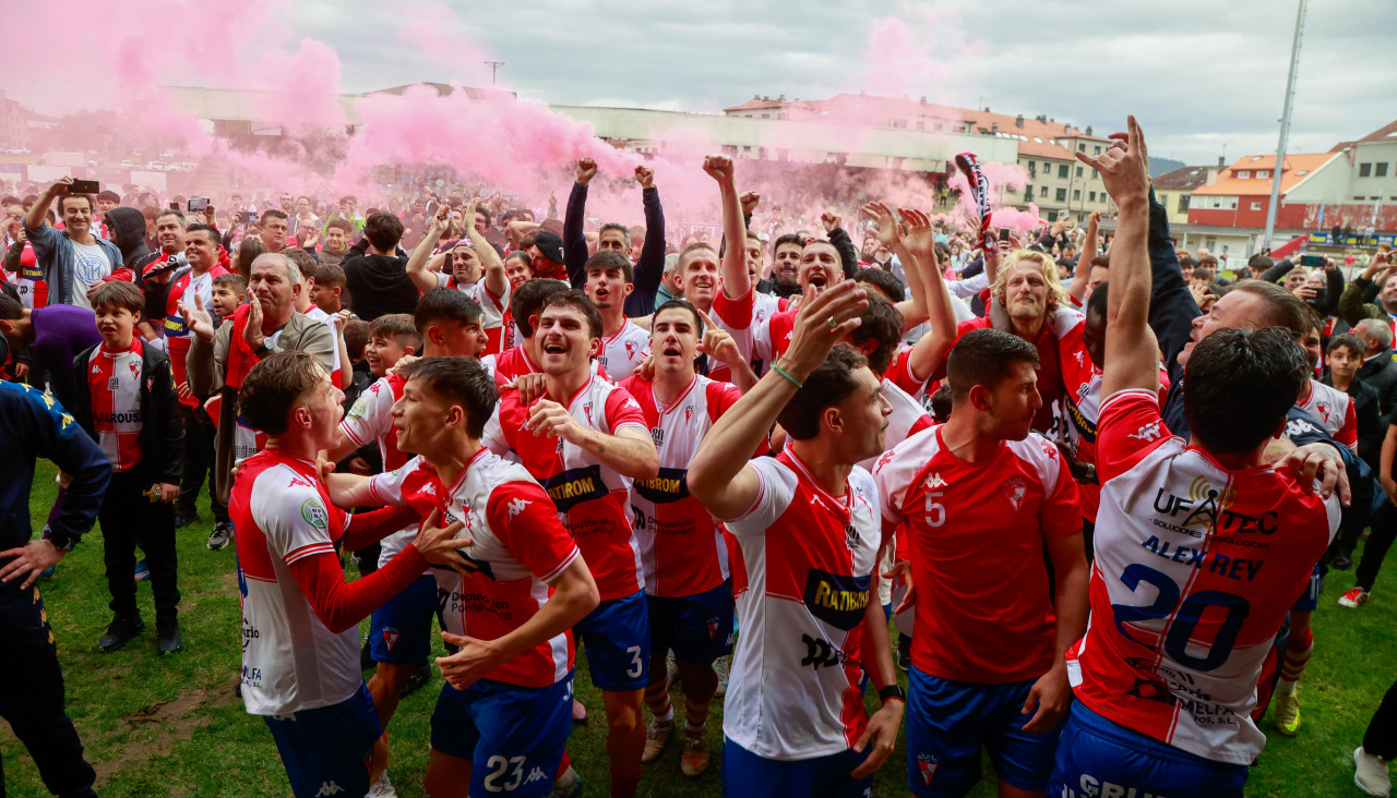 El Arosa se proclamó campeón y regresa a Segunda RFEF cuatro años después