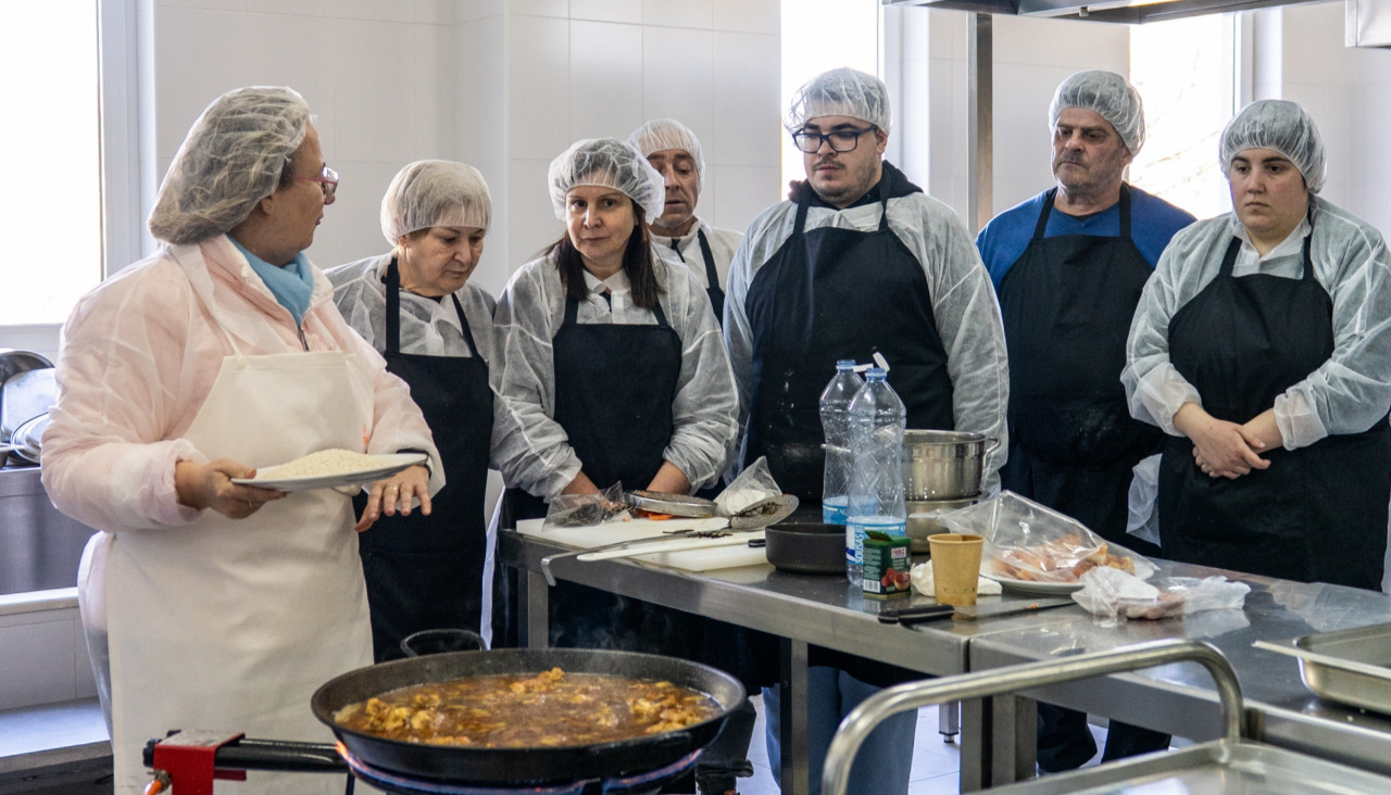 Un total de 14 alumnos completaron su formación en fundamentos básicos de cocina