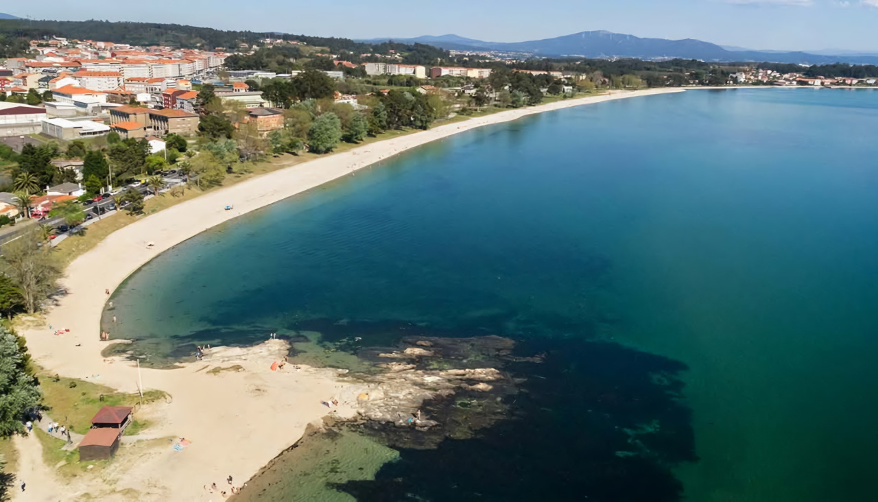 UCIN de Boiro propone al Ayuntamiento modificar la ordenanza de playas para permitir el acceso de mascotas a todas ellas