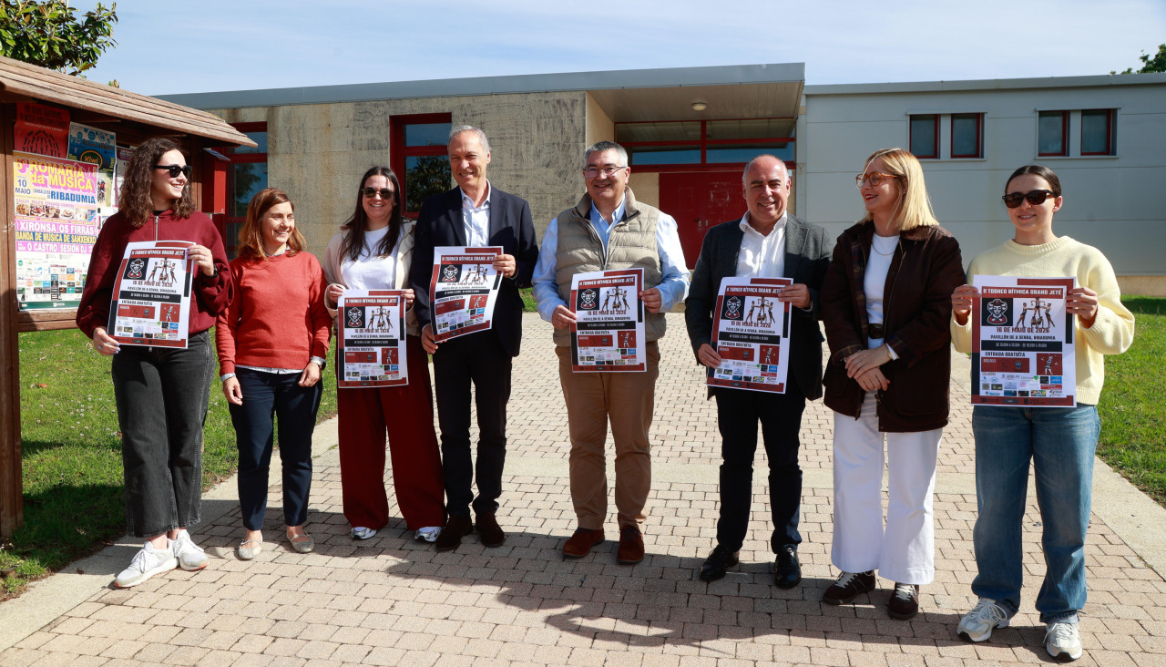 Las autoridades en la presentación