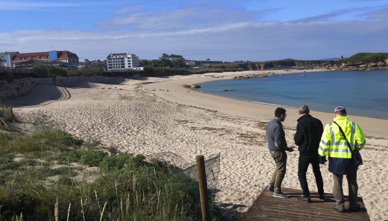 Visita a la playa de A Lapa para comprobar su estado
