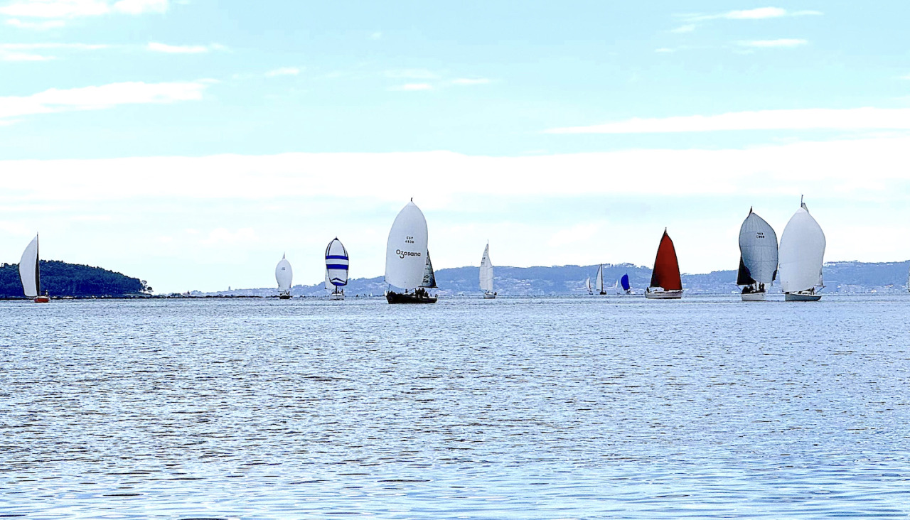 Poco viento al final de la primera etapa hoy en Vilagarcía en la Regata Toubes, que cumple treinta años