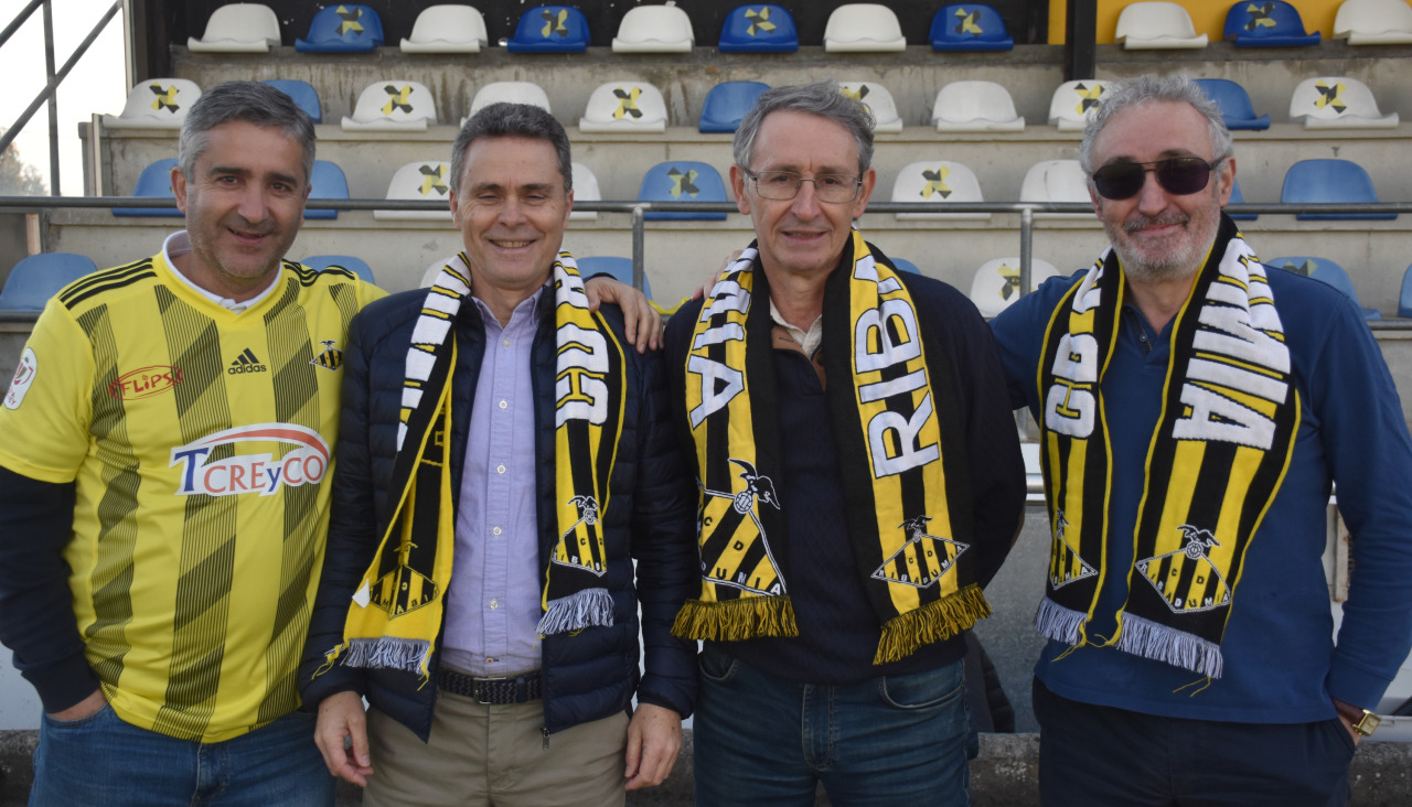 El presidente Toño Serantes posa con sus compañeros de la directiva