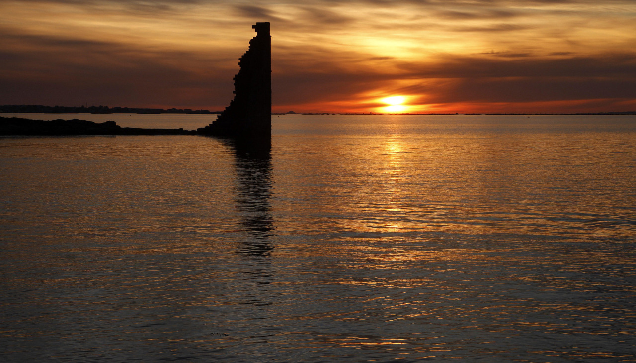Vistas al atardecer de la Torre de San Sadurniño en Cambados
