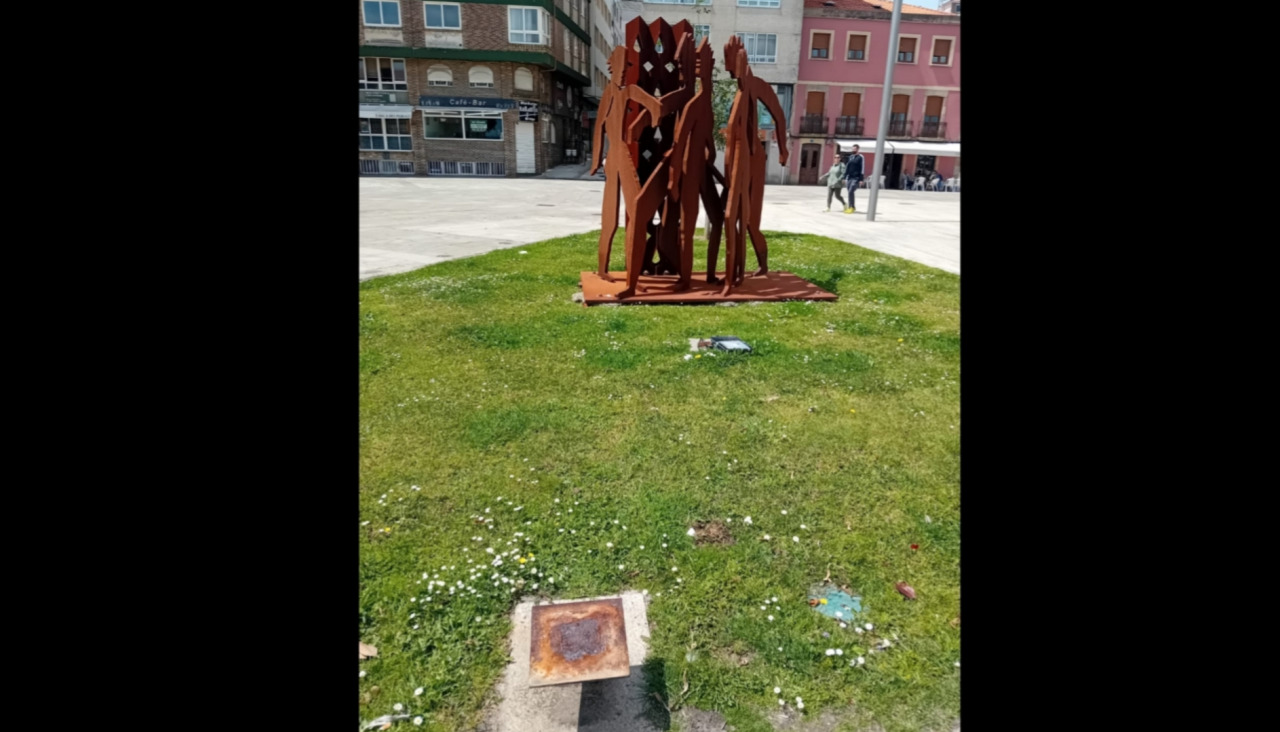 Imagen difundida por la Comisión pola Recuperación da Memoria Histórica do Barbanza sobre el estado en que quedó la escultura