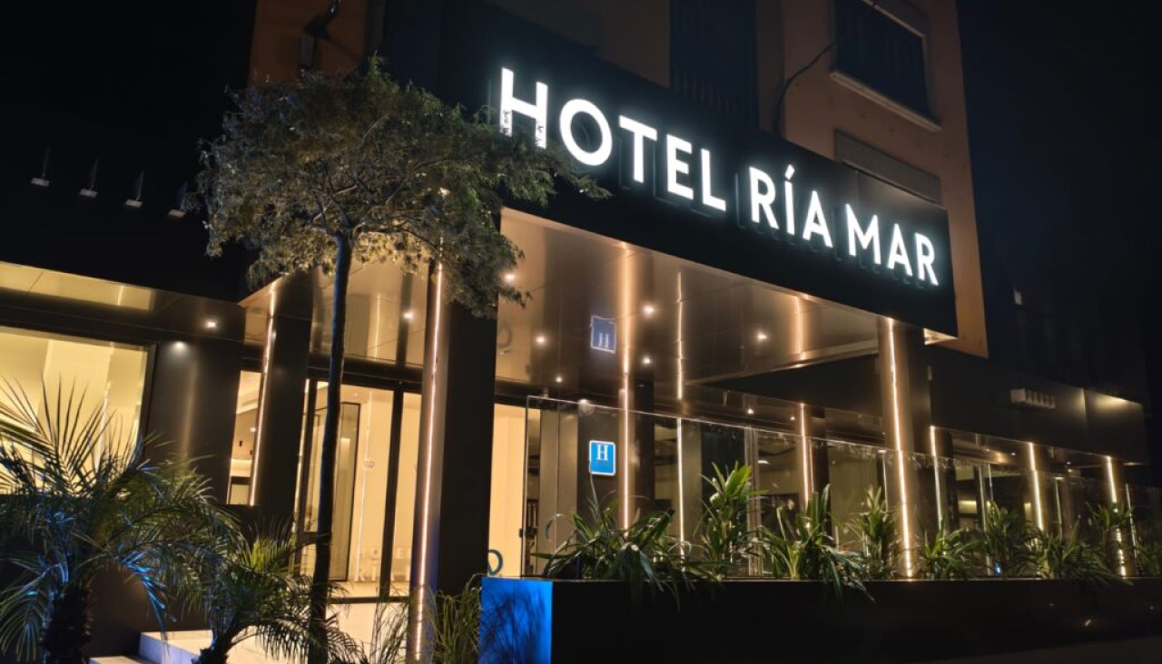 Fachada del Hotel Ría Mar, en Meaño