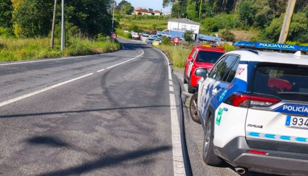 El siniestro ocurrió poco antes de las diez de esta mañana en la carretera comarcal de titularidad autonómica AC-305, en el tramo comprendido entre los lugares de Outeiro y A Casilla