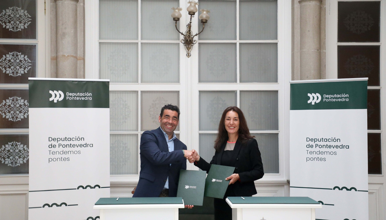 El presidente de la Diputación con la alcaldesa de Cesures