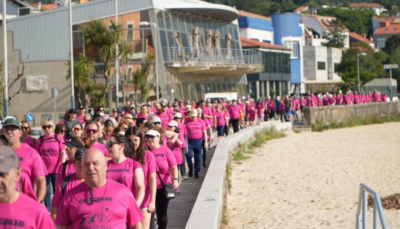 Las personas participantes en el momento del inicio de la andaina solidaria
