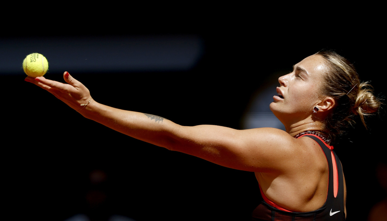 Paris (France), 26/05/2026.- Aryna Sabalenka of Belarus serves during her Women's 1st round match against Jessica Bouzas Maneiro of Spain at the French Open Grand Slam tennis tournament at Roland Garros in Paris, France, 26 May 2026. (Tenis, Abierto, Bielorrusia, Francia, España) EFE/EPA/YOAN VALAT