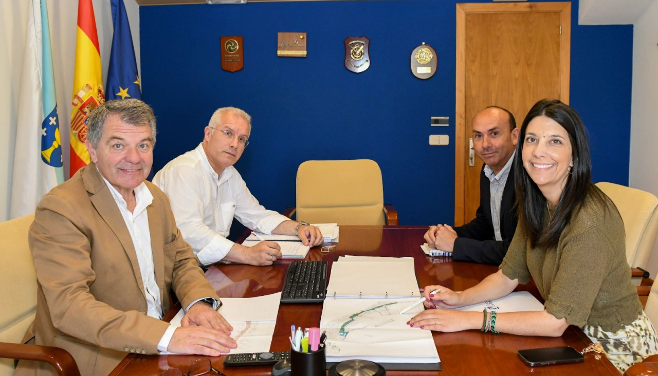 María Sampedro y José Antonio Álvarez durante la reunión que mantuvieron en la sede de Portos de Galicia