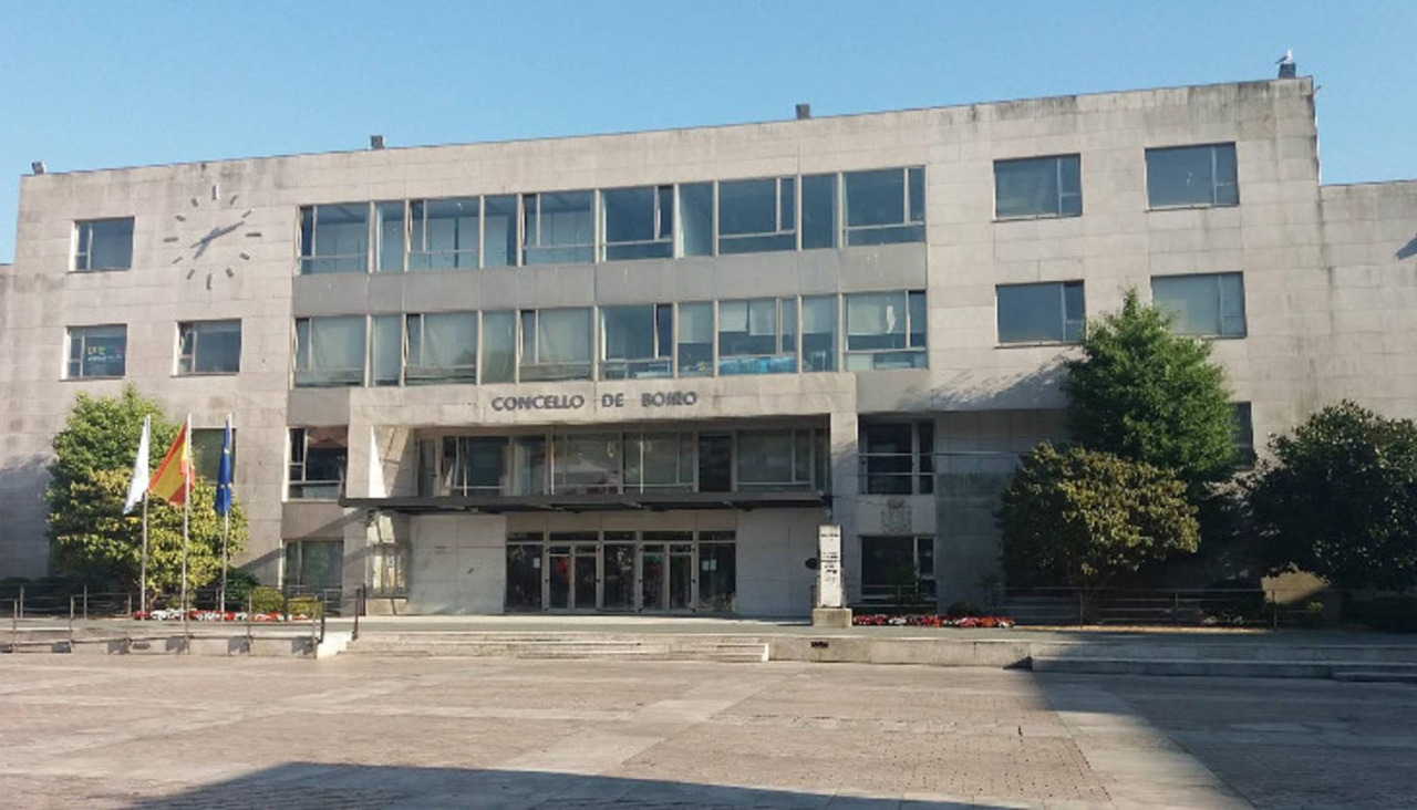 El gobierno local prevé obras de impermeabilización en la Praza do Concello