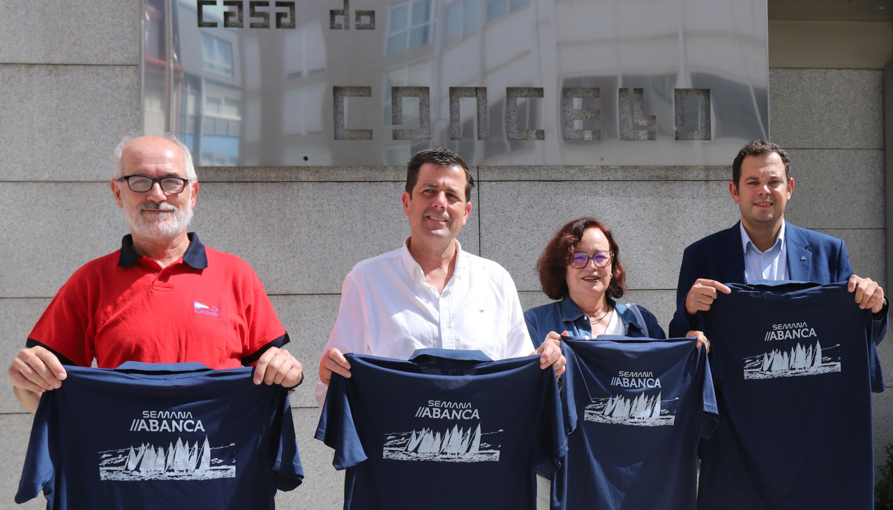 2026_05_27_Marcos_Guisasola_concelleiro_de_deportes_de_Sanxenxo_con_los_organizadores (1)