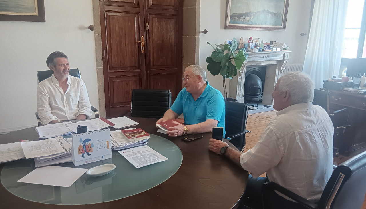 El alcalde de Vilagarcía, Alberto Varela, en el encuentro con Sabia Vella