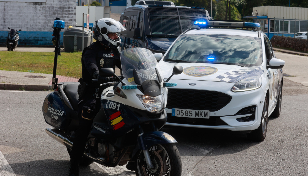 Agentes de la Policía Local y de la Policía Nacional de Vilagarcía