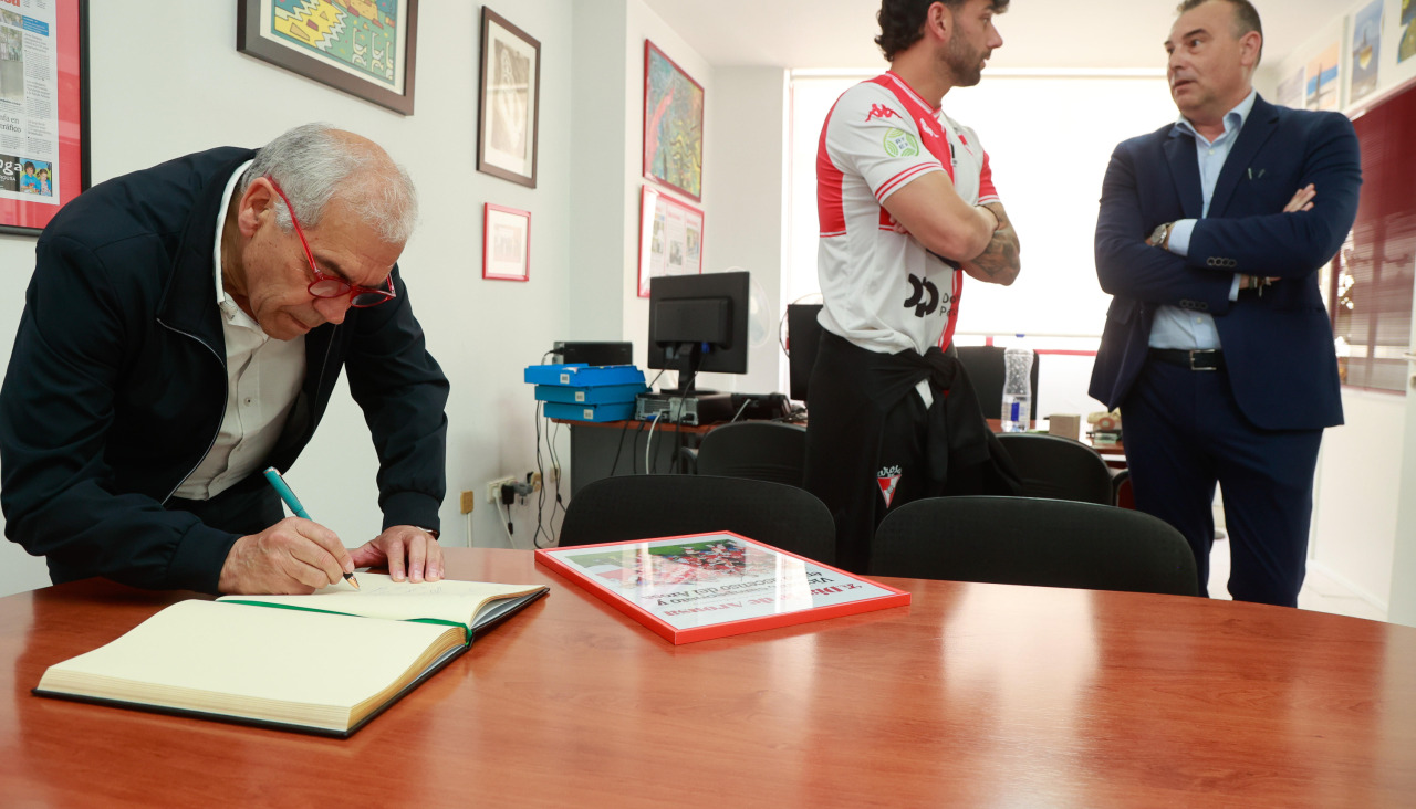 visita del arosa sc al diario de arousa