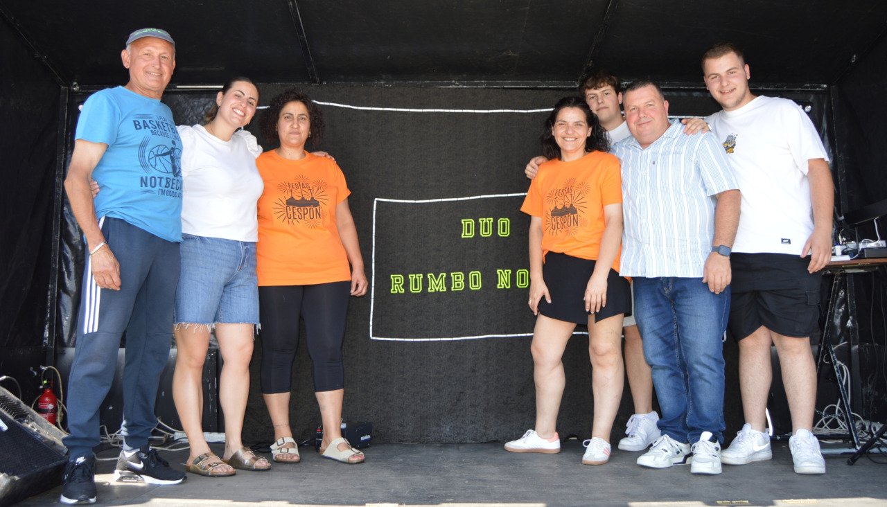 La comisión de fiestas de Cespón está compuesta por siete personas, y cuenta con Raquel Míguez como presidenta