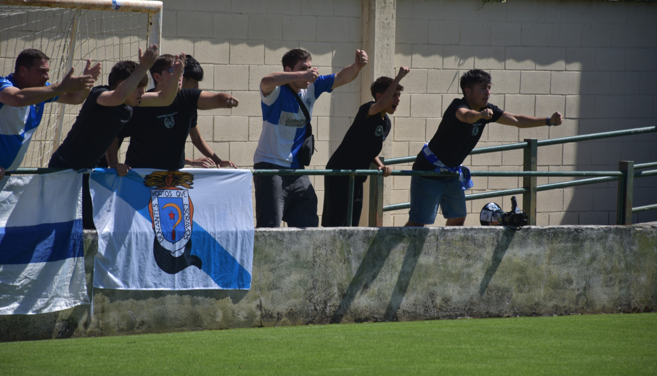 Los Cantina Hooligans celebran el tanto del empate 1-1.JPG