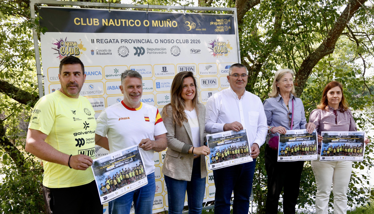 Presentación anterior de una competición con representantes de la entidad deportiva y del Concello