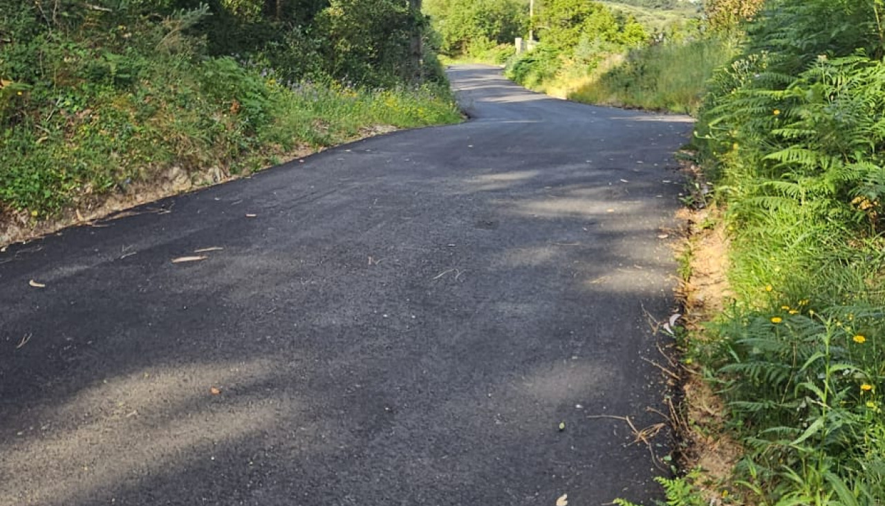 Caminos del rural asfaltados en O Grove