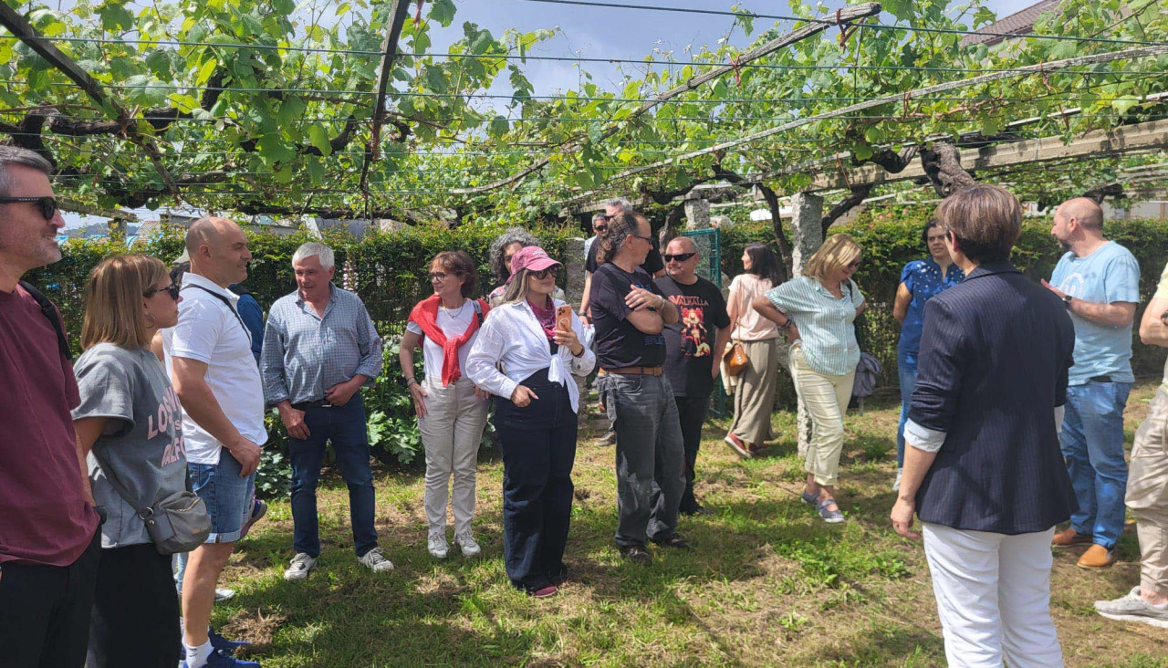 Participantes en una de las visitas a las bodegas