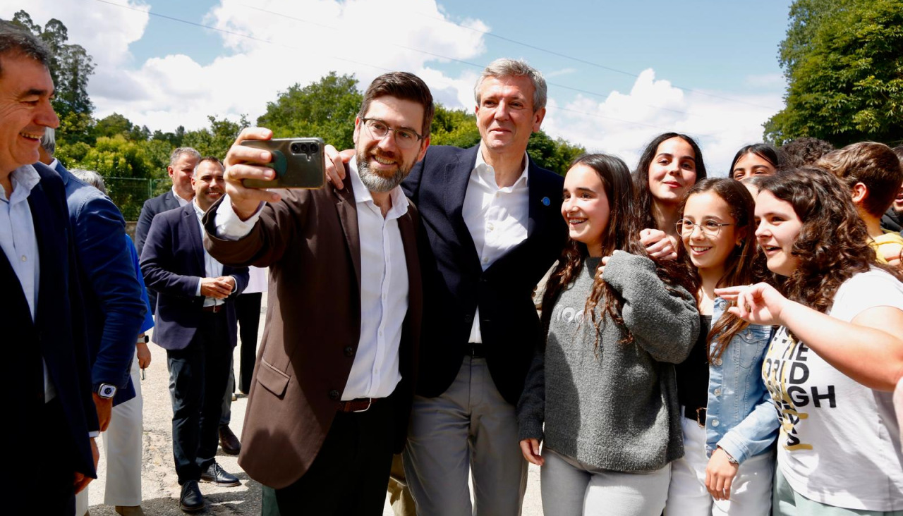 El presidente de la Xunta de Galicia, Alfonso Rueda, visita los nuevos espacios del IES Plurilingüe Aquis Celenis de Caldas