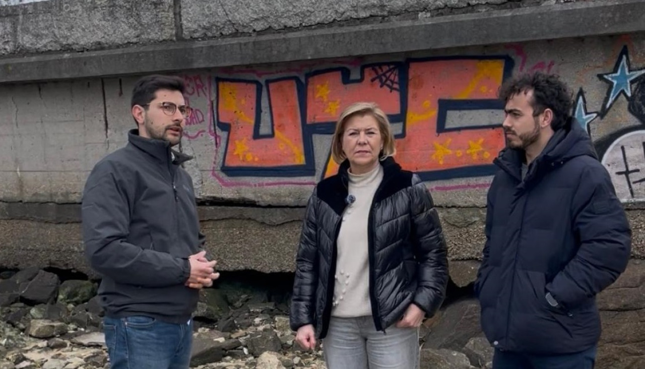 El PP señala que el muro del arenal está totalmente suspendido en el aire