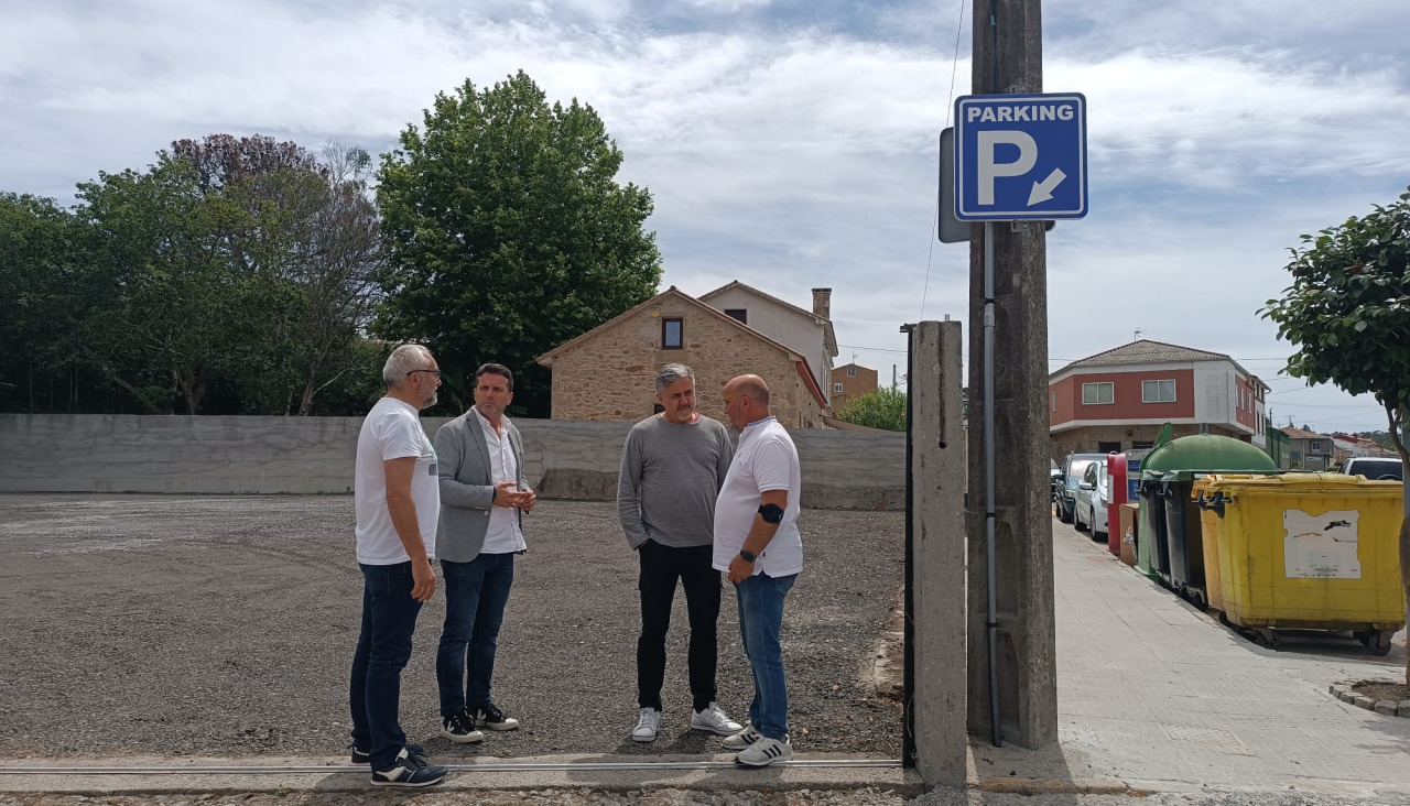 El alcalde dio cuenta del nuevo servicio que se habilitó en el entorno del ambulatorio de la localidad
