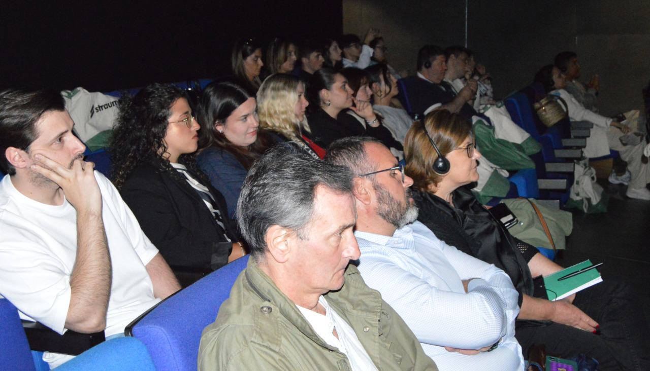 Un centenar de profesionales del área de la Odontología asisten a XX Simposio Internacional de A Pobra