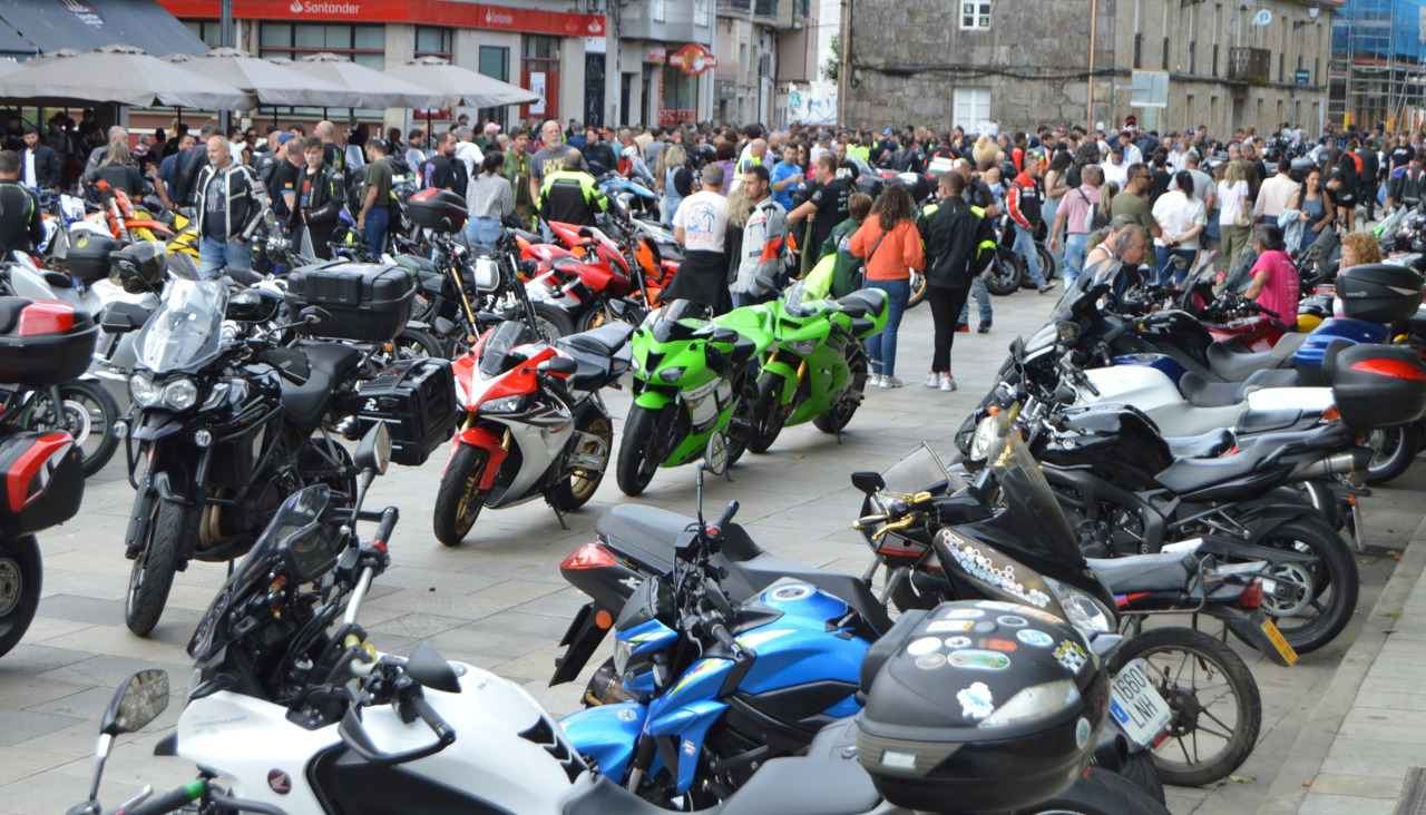 Más de un millar de motos se dieron cita en la XVII Concentración Moteira 'Jas a Tope' de Rianxo