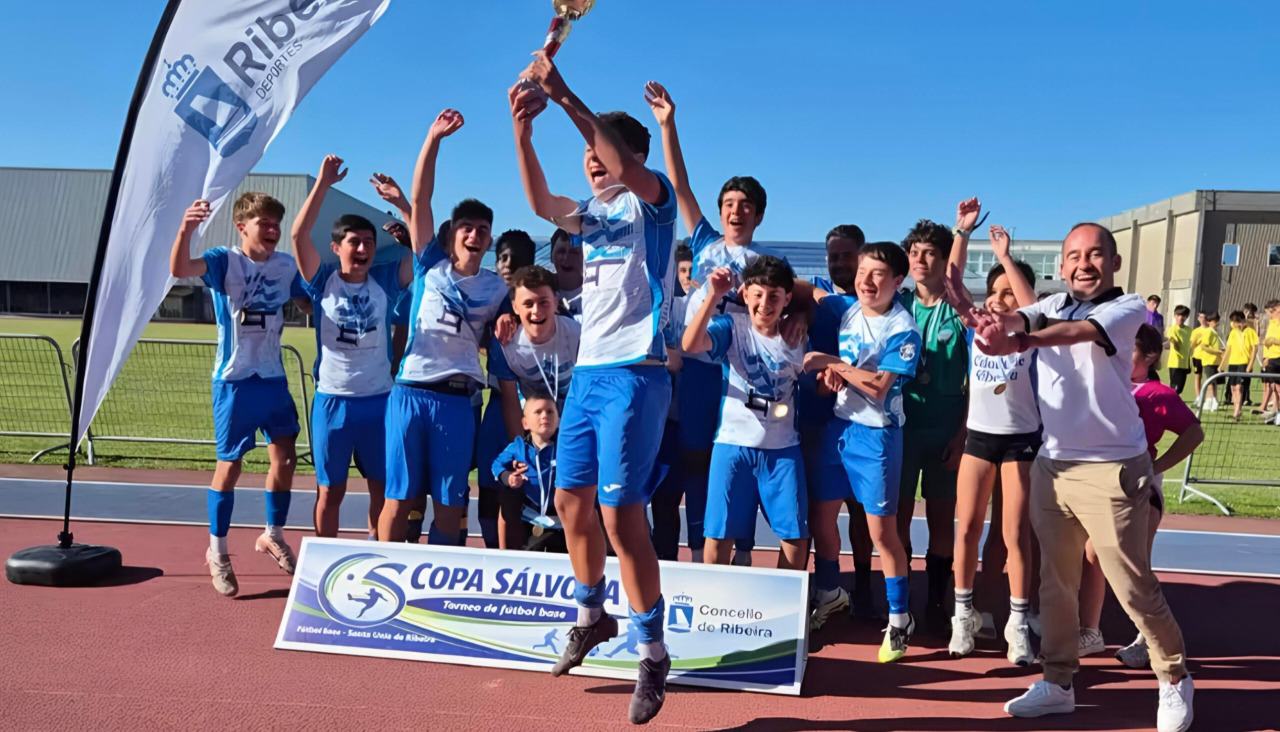 El Cidade de Ribeira A se proclamó campeon de la Copa Sálvora infantil