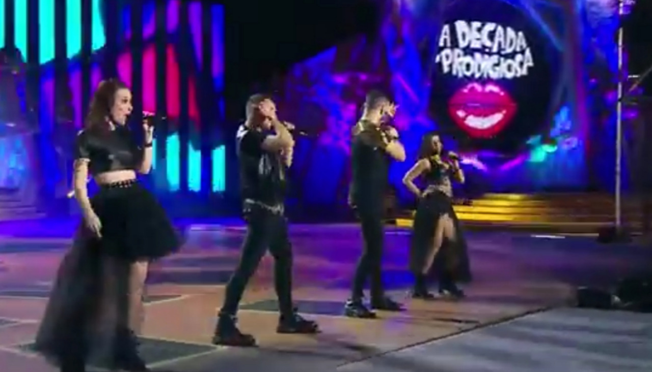 La formación musical integrada en la actualidad por Javier Enzo, Lorena René, Roberto Velasco y Raquel Lamb, se subirá al escenario de las fiestas de Bealo dentro de su gira 'Voy a pasármelo bien'