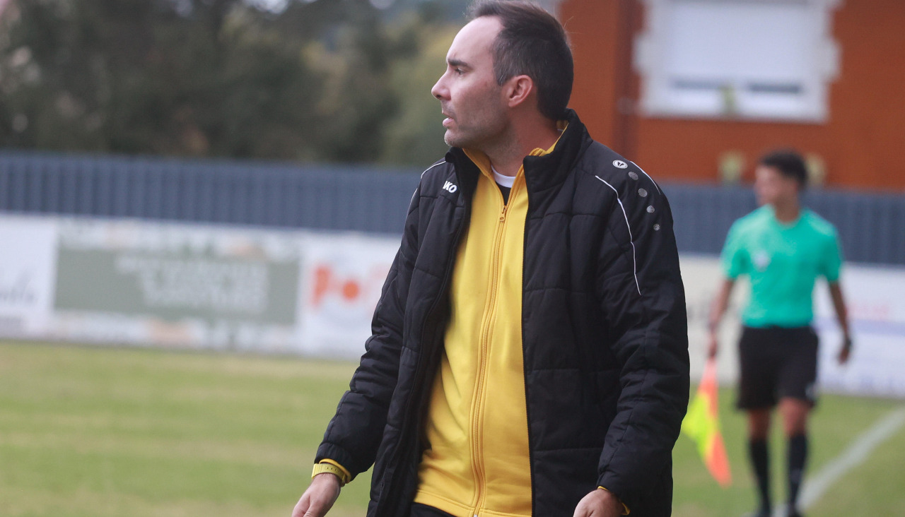 Fran Blanco dirigirá al Ribadmia también en Preferente la próxima temporada tras conseguir el ascenso