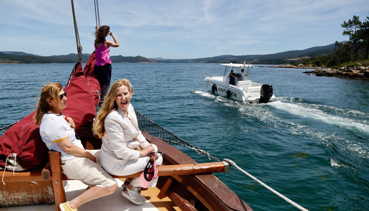 Luz Gabás a bordo del galeón