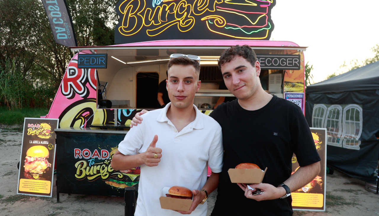 Asistentes a un festival de hamburguesas en O Salnés