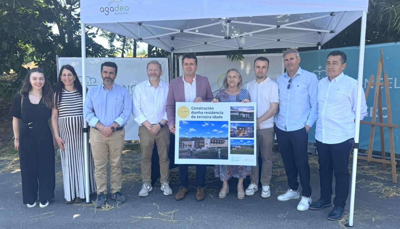 Firma del acuerdo para que el Concello ceda una finca municipal a Agadea