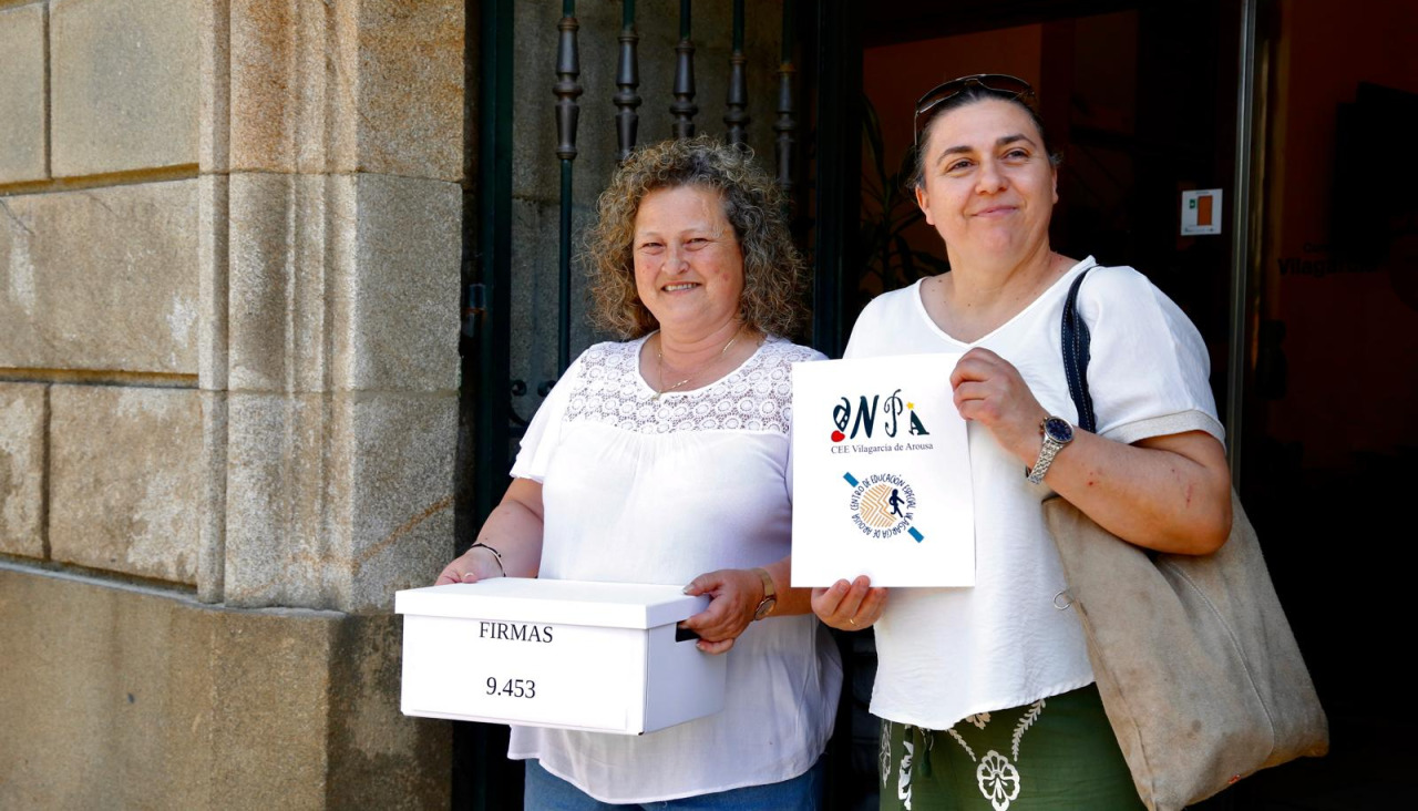 Responsables de la ANPA entregaron las firmas en el Concello