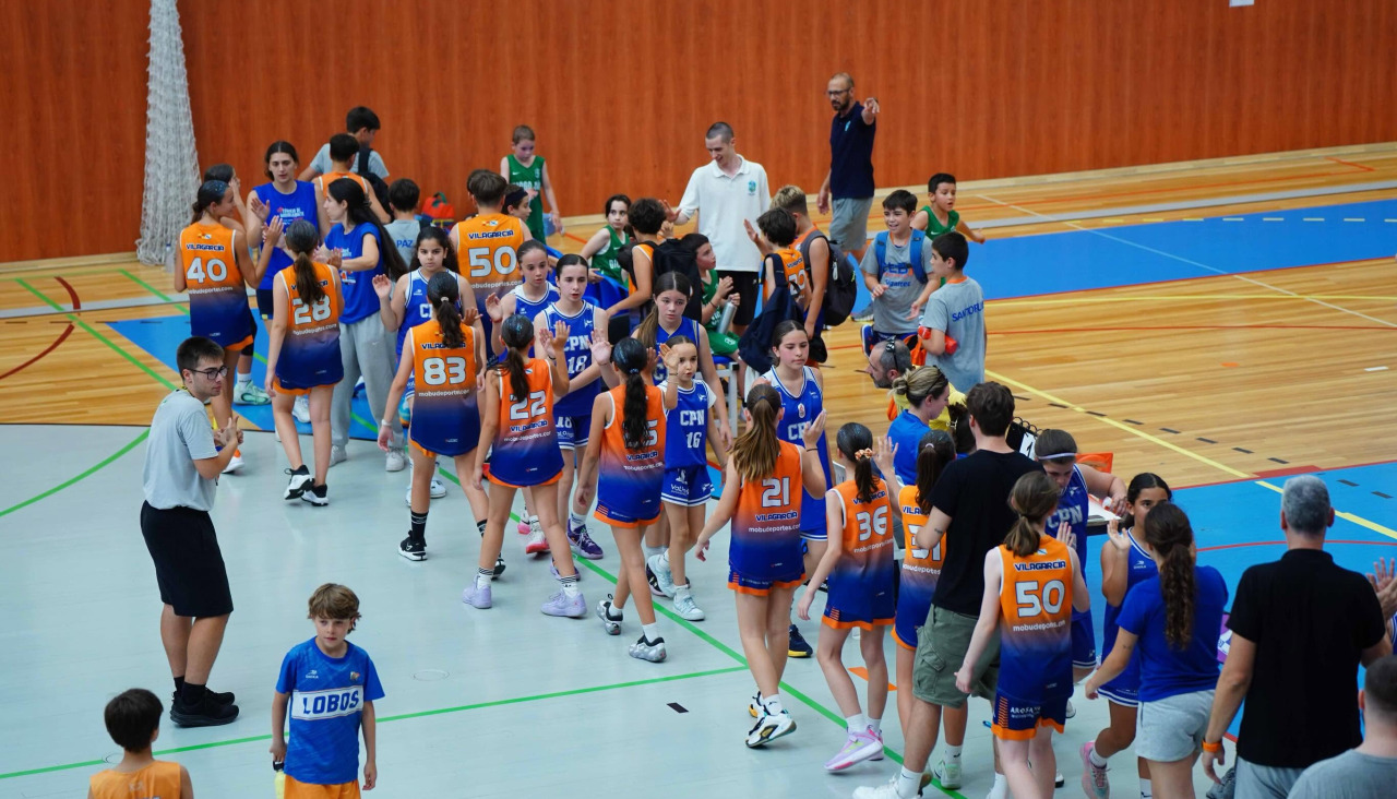Las jugadoras del CLB disfrutaron del baloncesto en tierras portuguesas este fin de semana