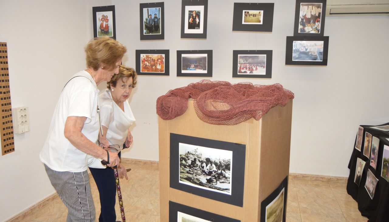 La exposición fotográfica 'Elas tiran do carro' aún puede ser visitada en la tarde de este jueves